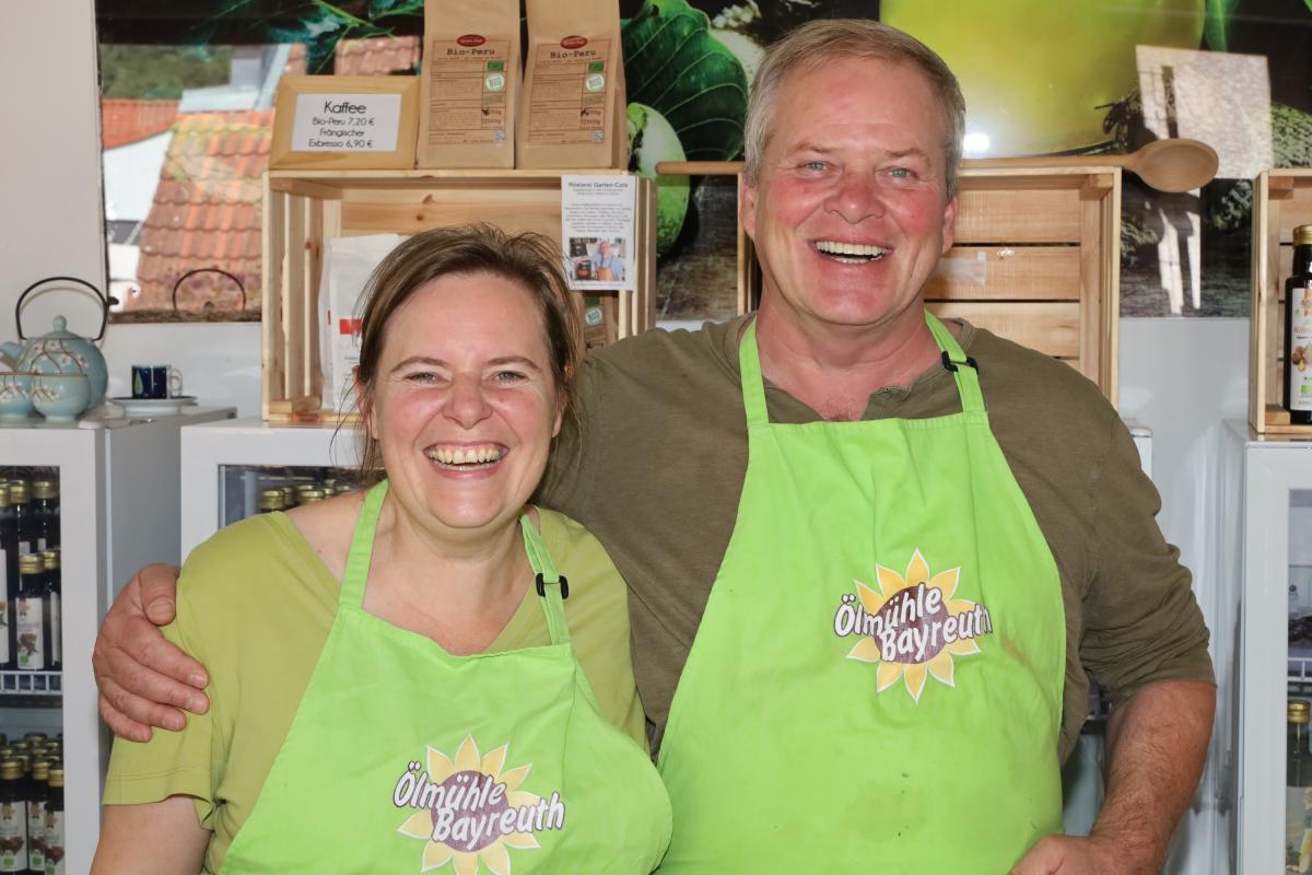 Die Betreiber der Ölmühle Bayreuth, Karine De Cecco und Klaus Lünsmann