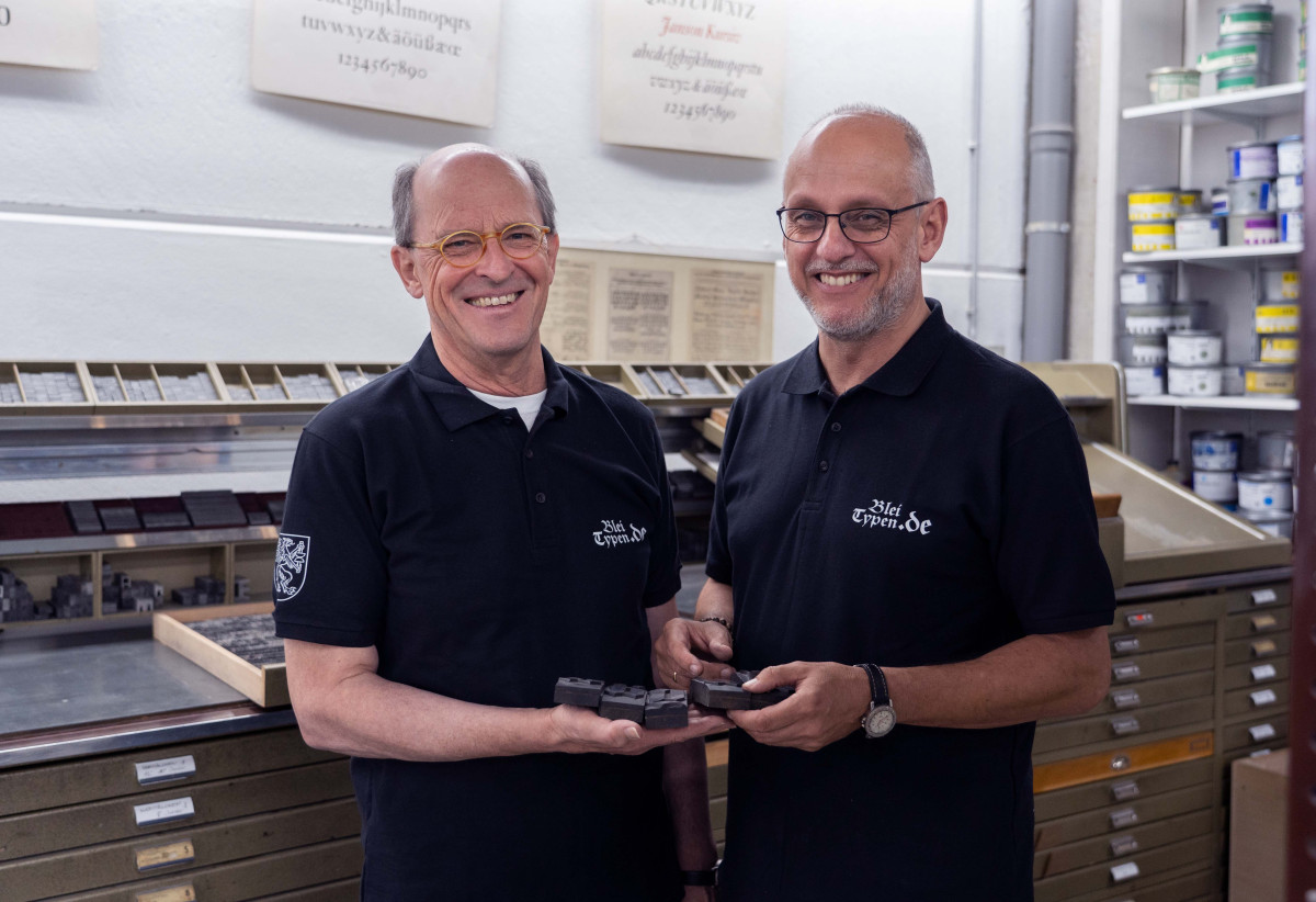 Handwerkstechnik Bleinhandsatz in der Druckerei Kammerlander Offizin K unterstützt von HeimatUnternehmen