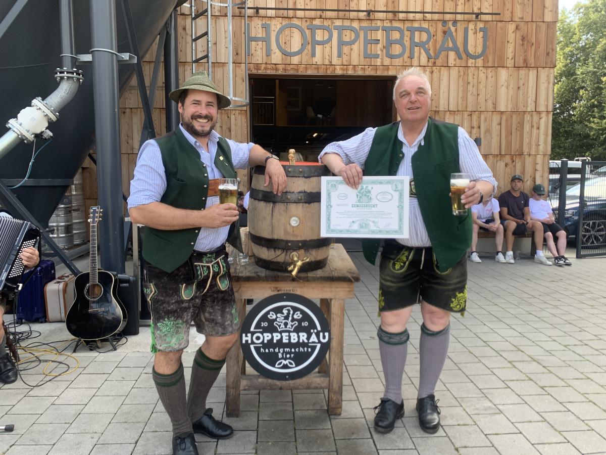 Hoppebräu bei Genussscheinübergabe