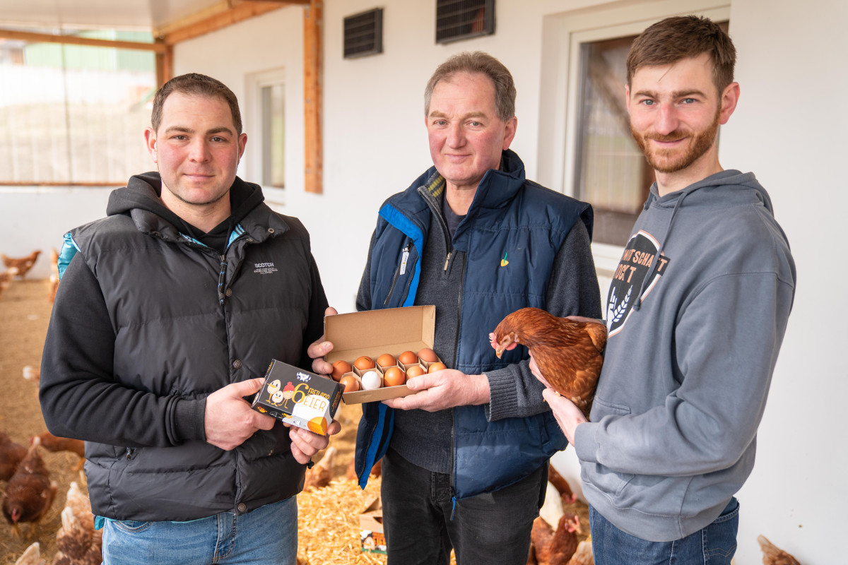 Dieter Keller und seine Söhne, Alexander und Christian wollen ihre Begeisterung für die Landwirtschaft mit Verbrauchern teilen.