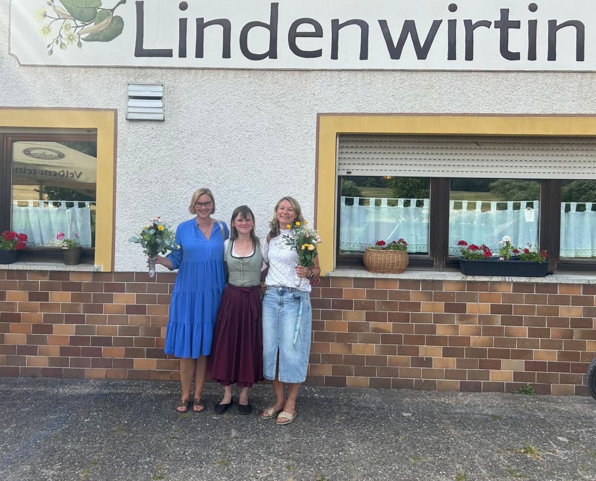 Petra Wähning und Stefanie Hofbeck von HU bei Genussscheinveranstaltung der Lindenwirtin