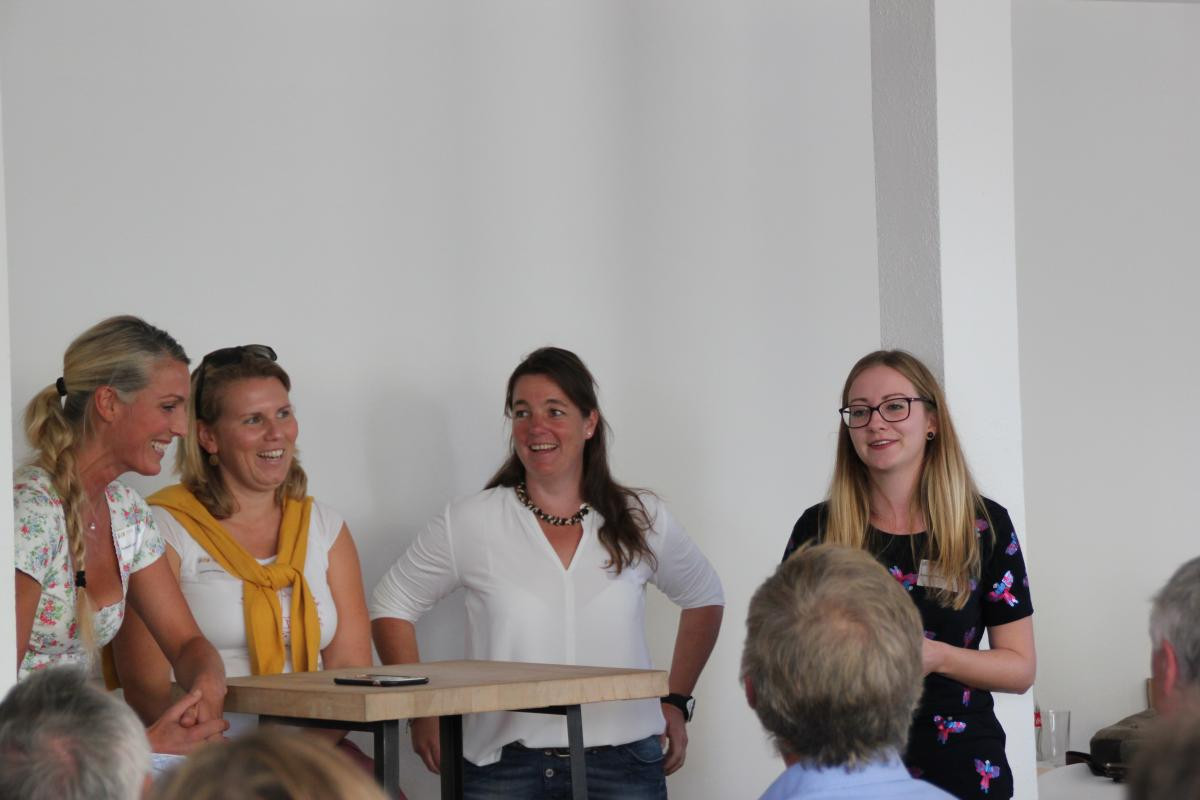 HeimatUnternehmer aus Miesbach: Elisabeth Schwojer, Cafébetreiberin in Pink; Corinna Hofmann, Gipfelgwand Schliersee; Julia Zilken, HoamatGfui; Melanie Darger von der SMG