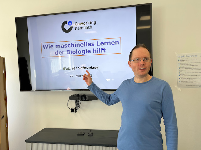 Dr. Gabriel Schweizer während seines Vortrags im Coworking Kemnath.
