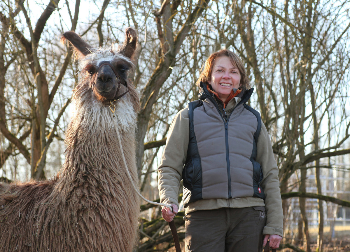 Jutta Fischer mit Lama