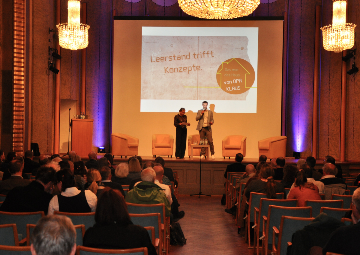 Die Heimatentwickler Julia Träger und Felix Schmidl eröffnen die Veranstaltung