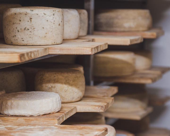 Käse in Handarbeit - die Vilstalschäfer