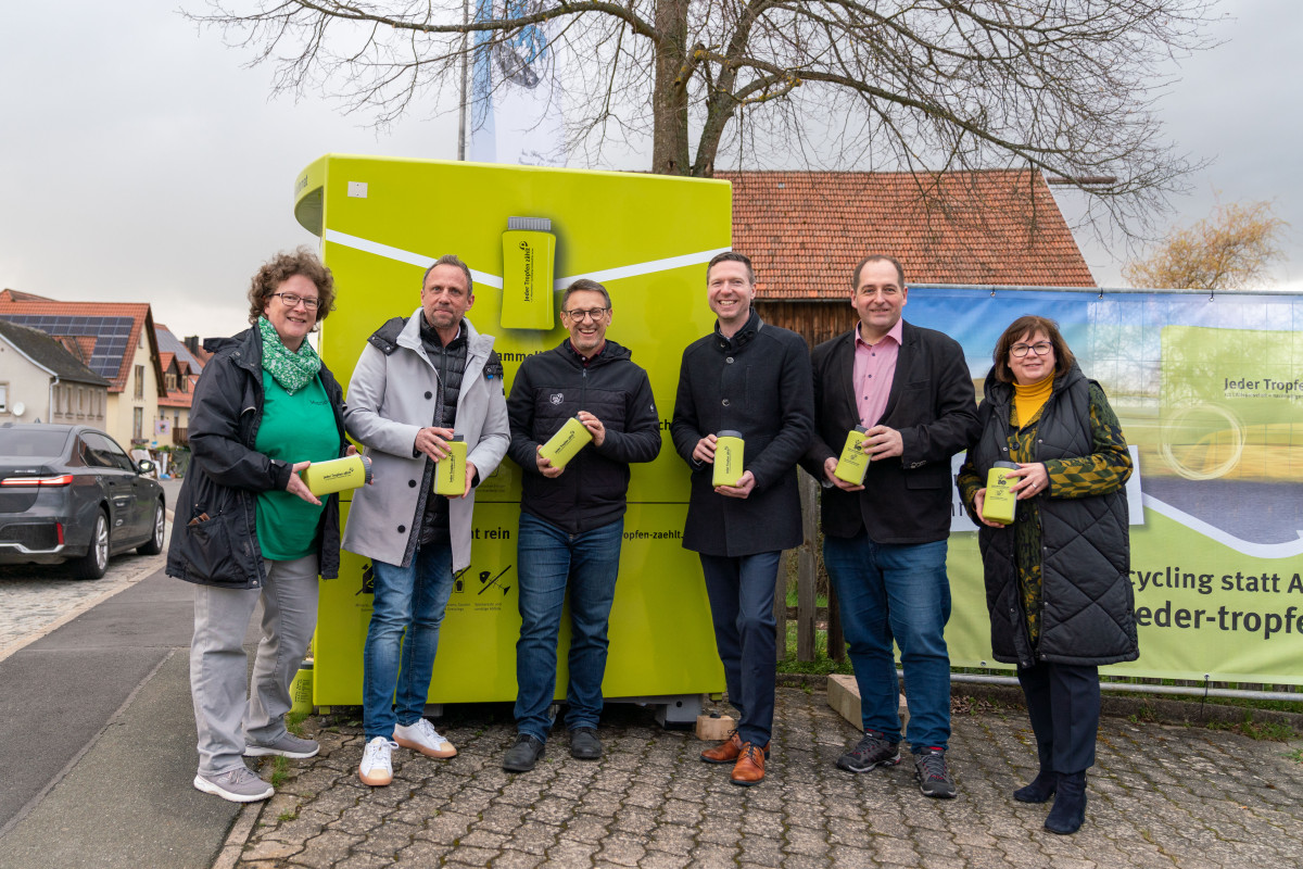 Einweihung des Altspeisefett-Sammelautomaten in Plankenfels