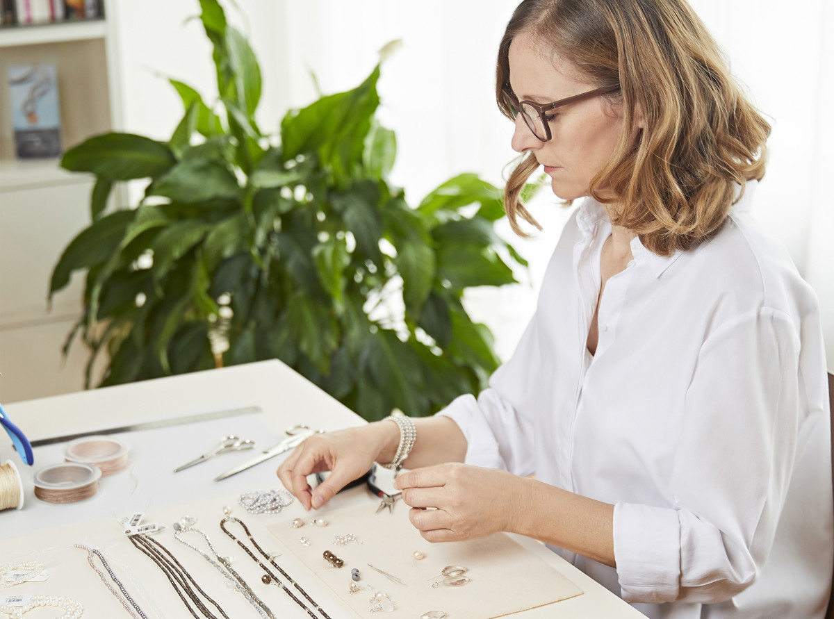 Schmuck und Design sind die Leidenschaft von Grafikdesignerin Petra Wichmann, Schmuck im Allgäu in der Kreativszene, besondere Geschenke, Sonthofen