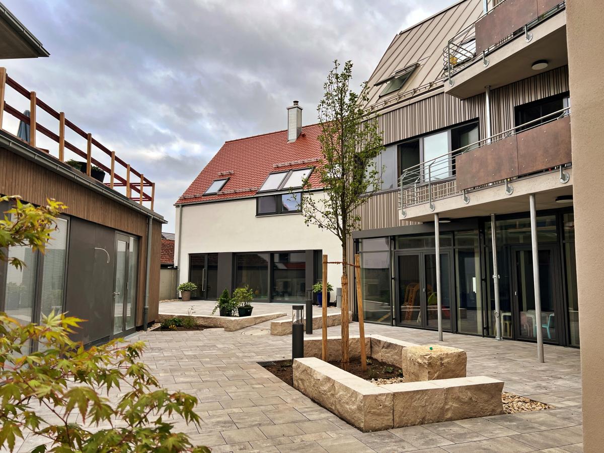 Der neu gestaltete Innenhof des Anwesens