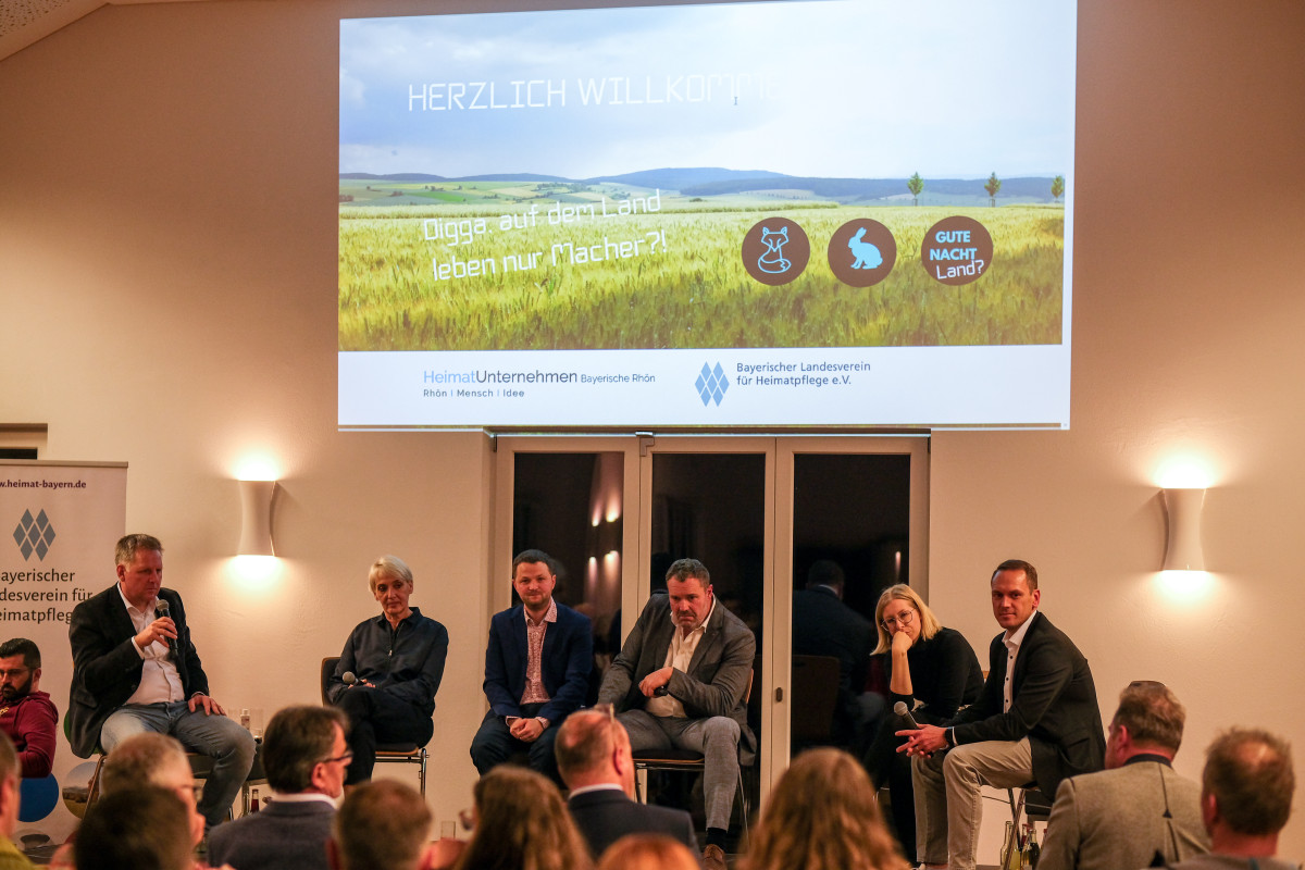 Podiumsdiskussion zum Thema Heimat